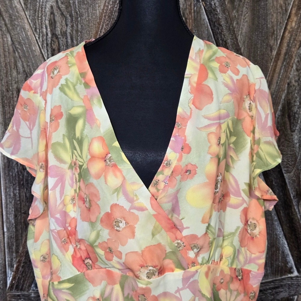 Jaclyn Smith Floral Surplice Blouse Womens 1X Peach Yellow Flutter Sleeve KL9263